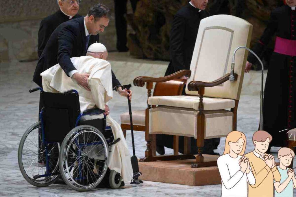 Papa Francesco sulla sedia a rotelle